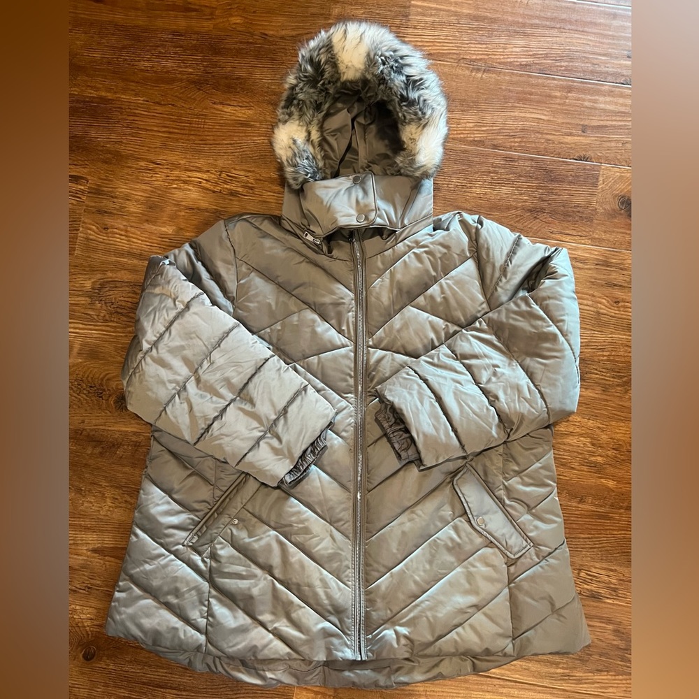 Mid length, super warm coat with removable hood